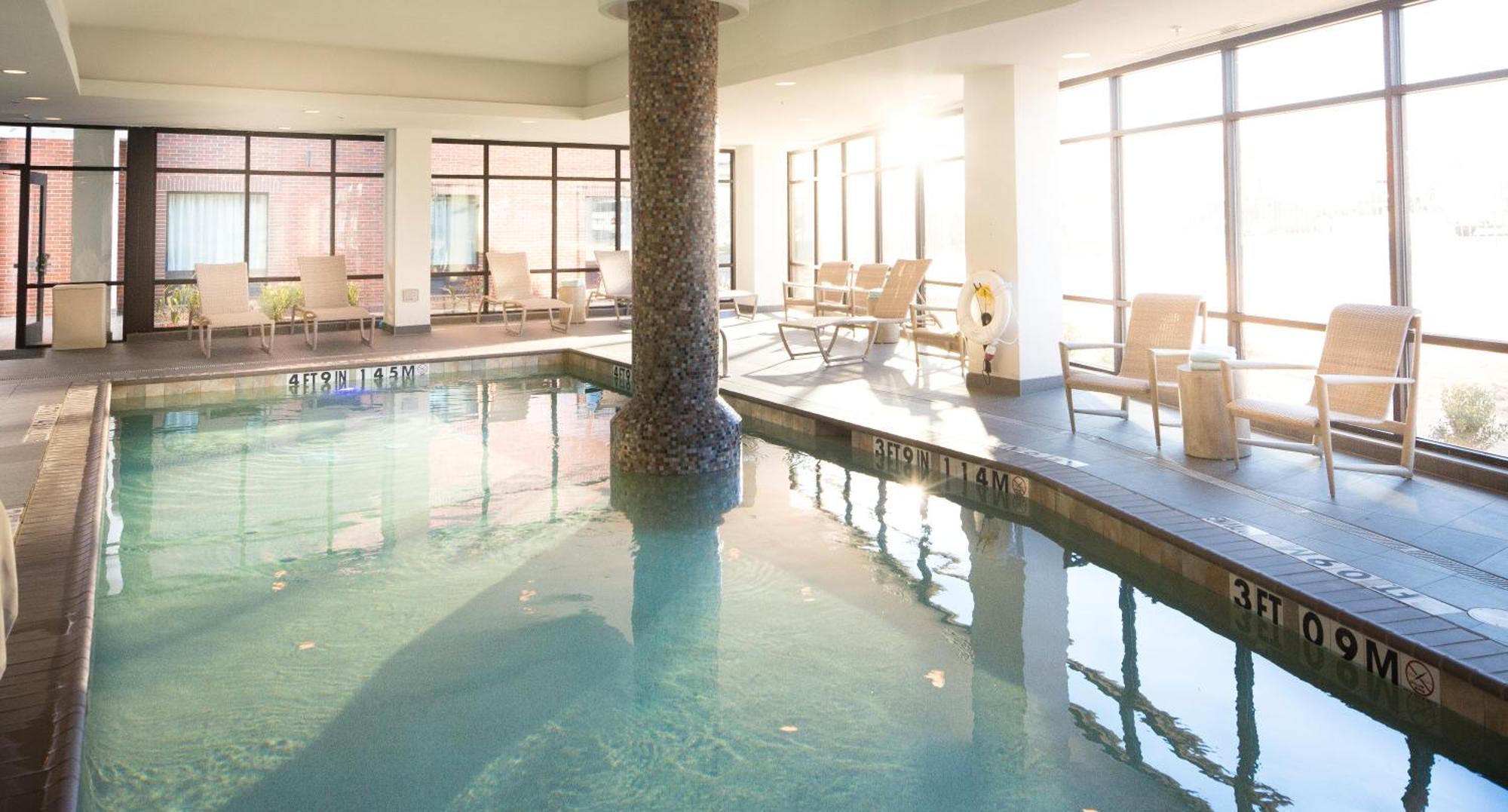 Holiday Inn Express & Suites Oklahoma City Downtown - Bricktown By Ihg Eksteriør bilde