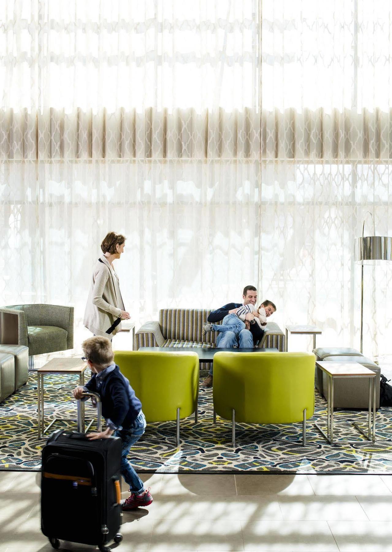 Holiday Inn Express & Suites Oklahoma City Downtown - Bricktown By Ihg Eksteriør bilde